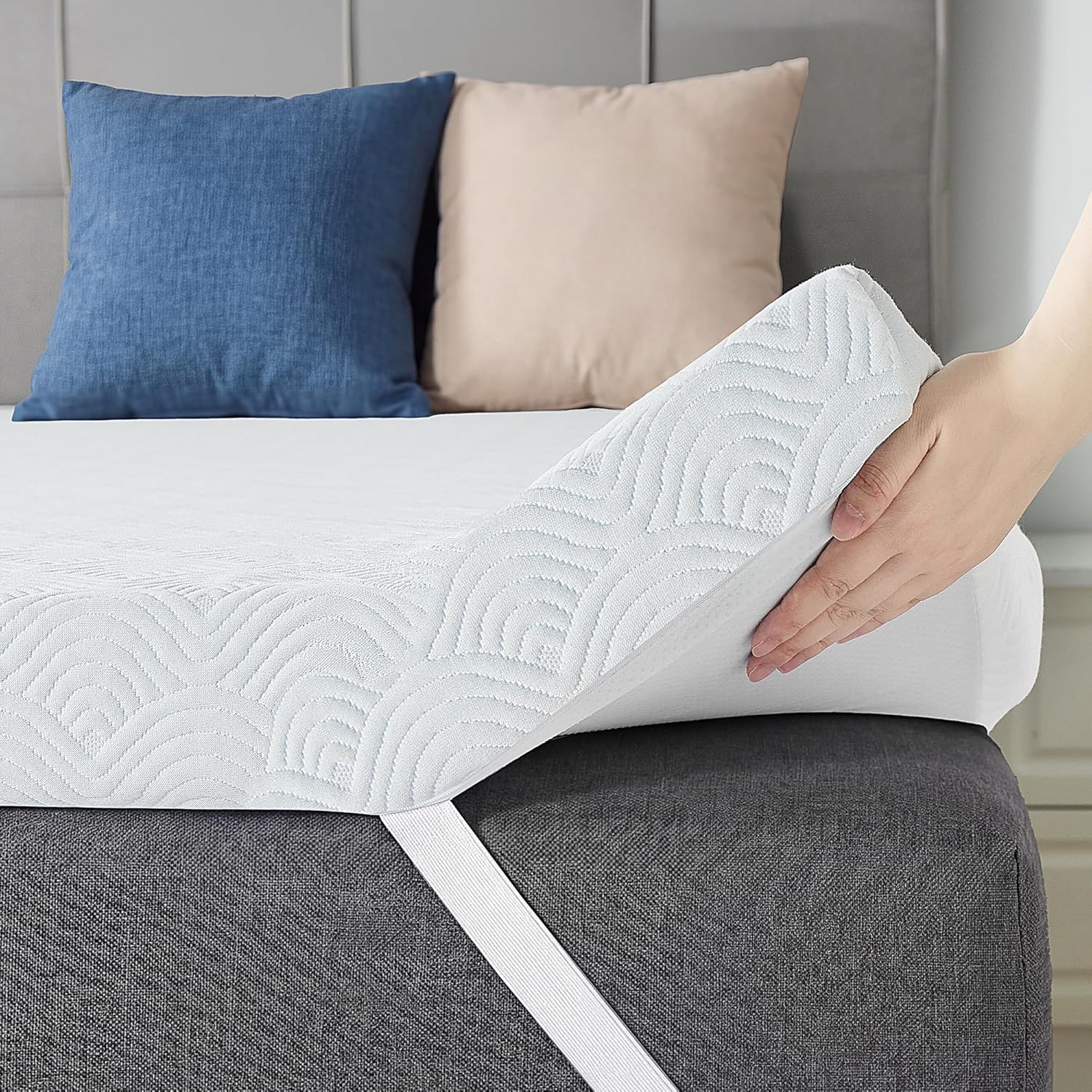 COLASNEST Ventilated Gel Memory Foam Mattress Topper | Cooling & Ergonomic Support